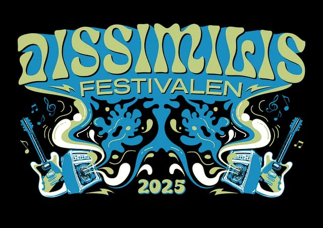 Fargerik og psykedelisk logo for "Dissimilis Festivalen 2025" med speilvendte illustrasjoner av gitarer, forsterkere og abstrakte former. Teksten "DissimilIS" står i bølgete font øverst, "FESTIVALEN" i klar skrift under, og "2025" nederst.